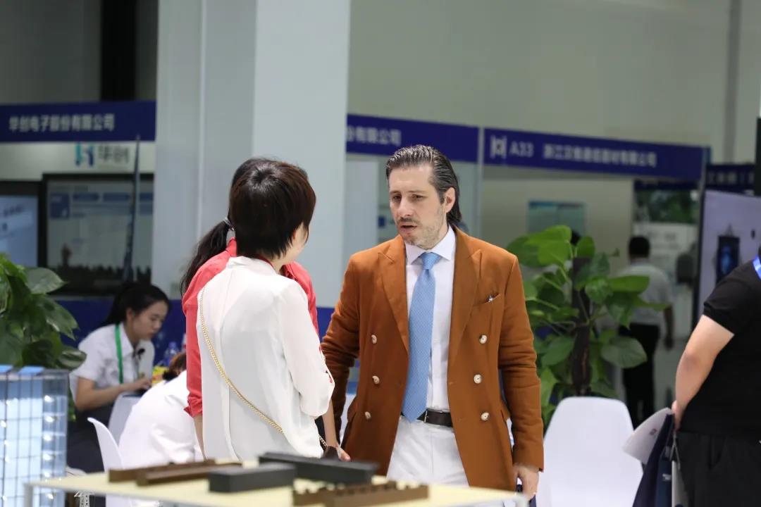 9f183899bacfa92249413bb370deb100