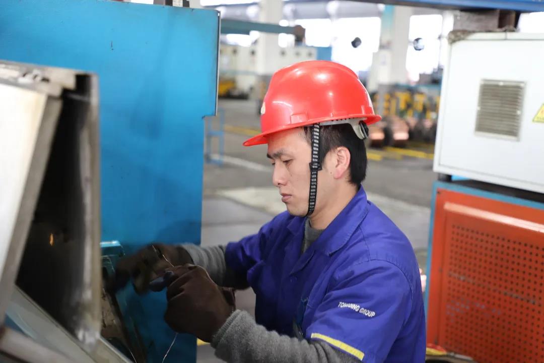 98f5260847a850c8e585c0dc9acf298a